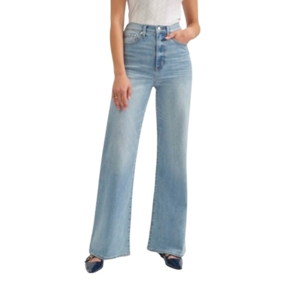 Daze Denim Denim - NWOT Daze Denim High Wide-Leg Distressed Jeans